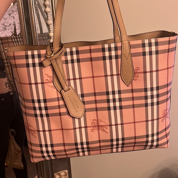 Burberry medium reversible tote - Picture 4 of 16